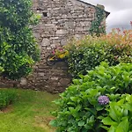 La Casa De Atras *
